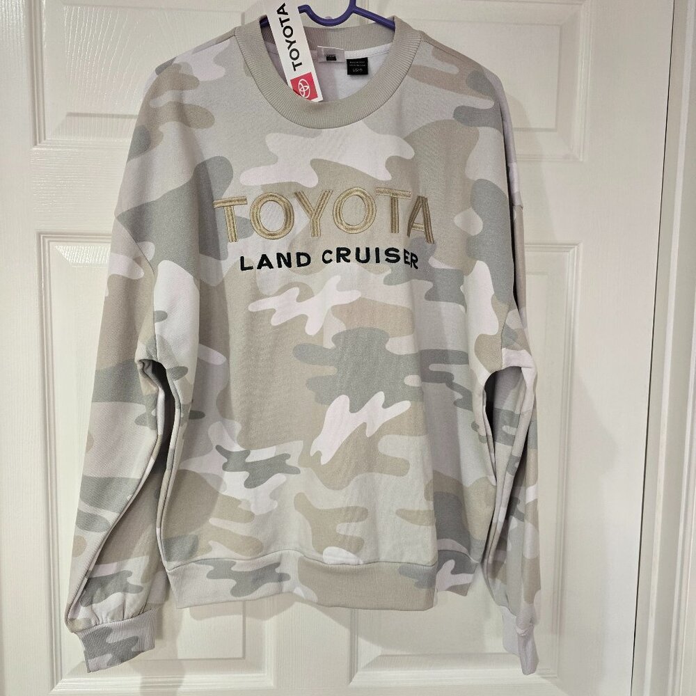 Toyota Land Cruiser Officially Licensed Embroidered Camo Sweatshirt Large‎ NWT